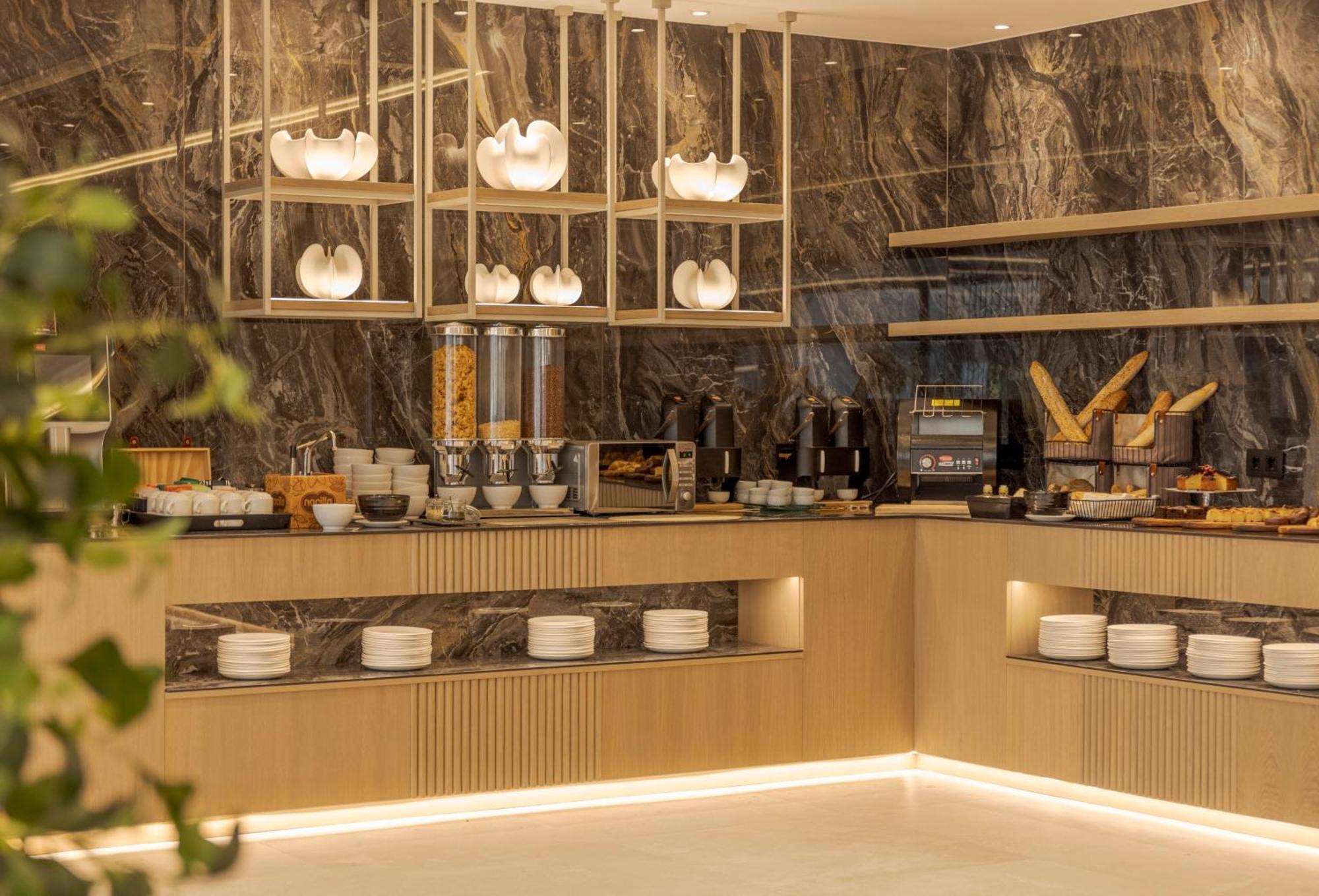 Hotel Ilunion Romareda