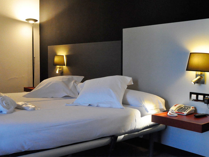 Hotel Ilunion Romareda Saragoça