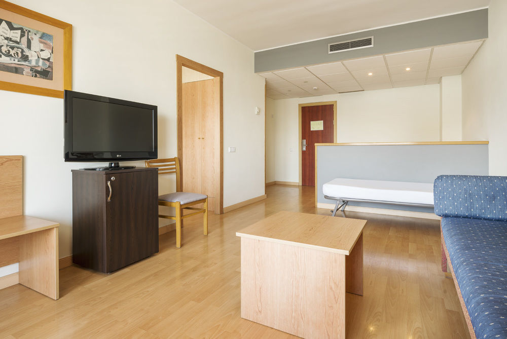 Hotel Ilunion Romareda 4*